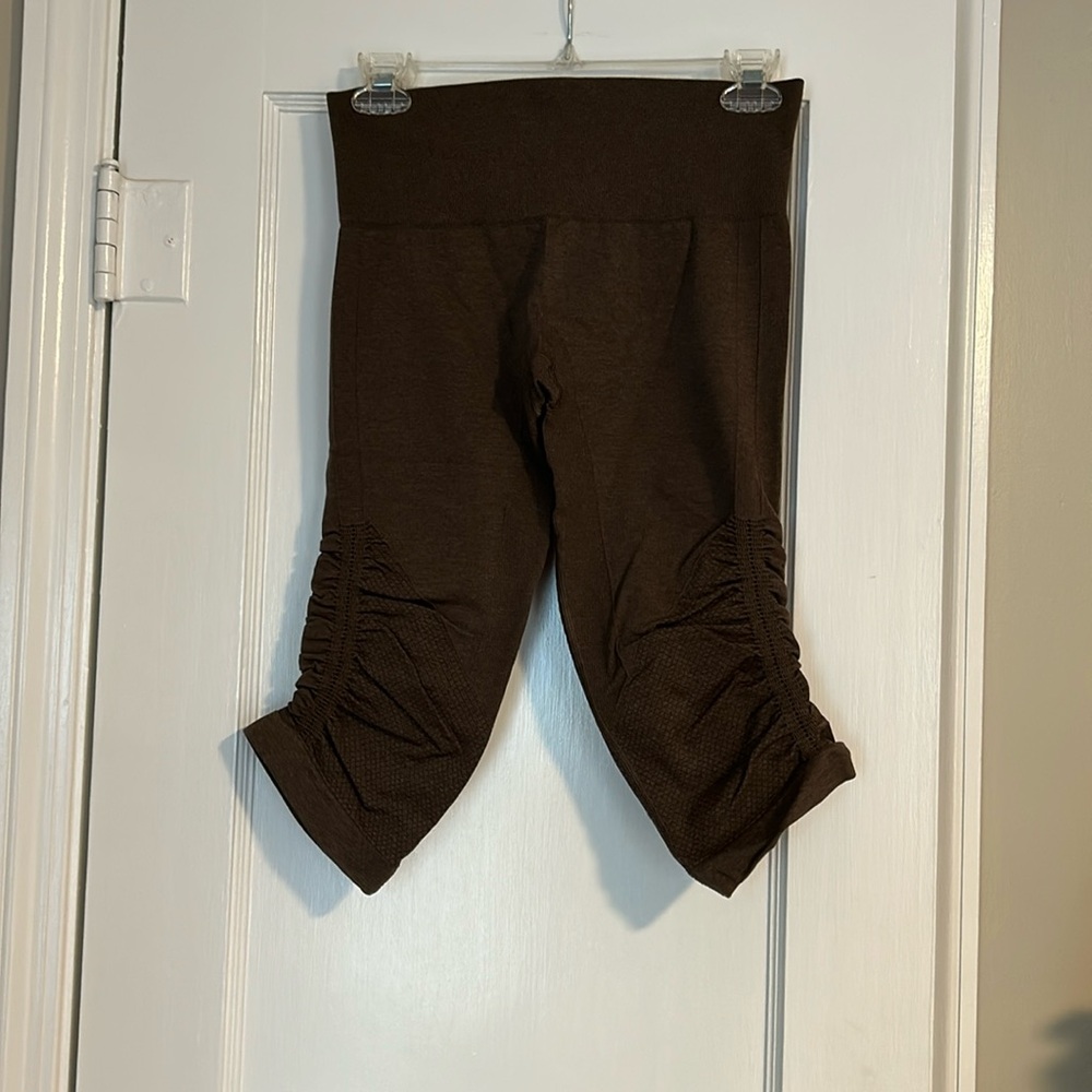 Lululemon crops